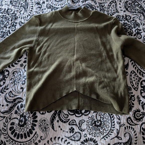 Garage Green Ribbed Knit Top - Picture 3 of 4